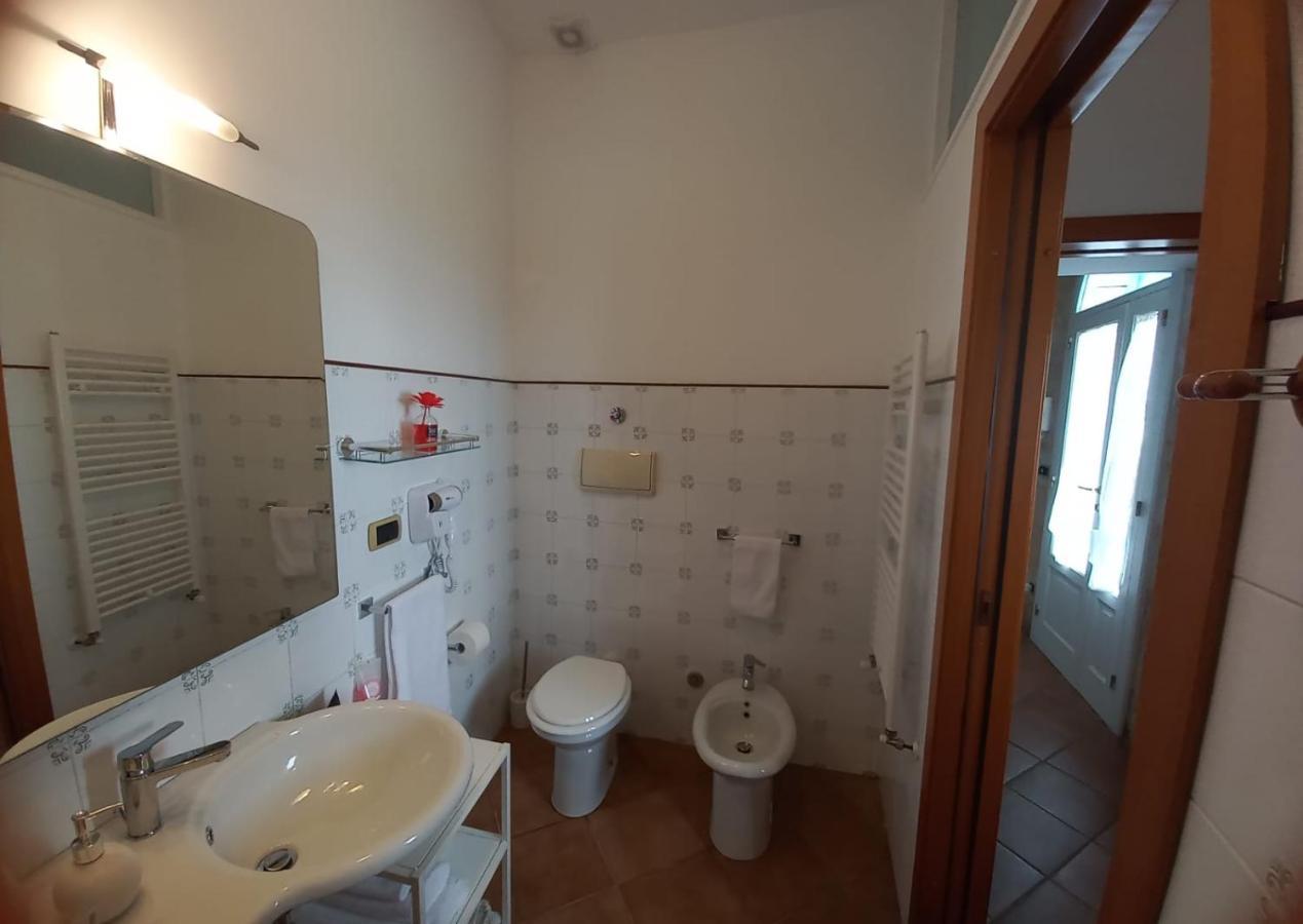 Bed and Breakfast Villino Tronchetto Bianco Mola di Bari Exterior foto