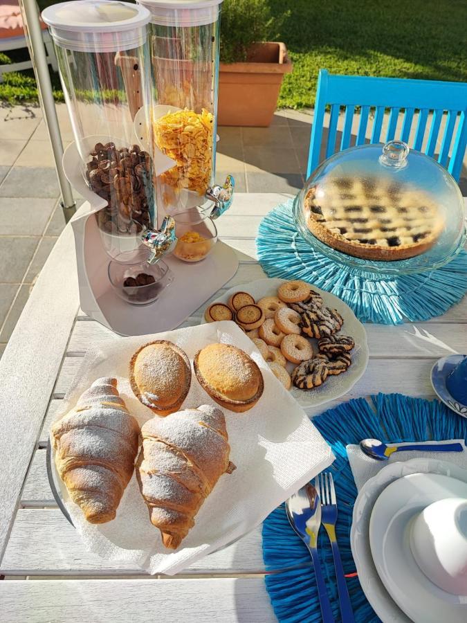Bed and Breakfast Villino Tronchetto Bianco Mola di Bari Exterior foto