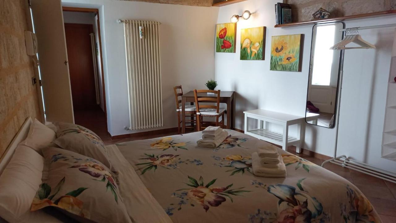 Bed and Breakfast Villino Tronchetto Bianco Mola di Bari Exterior foto